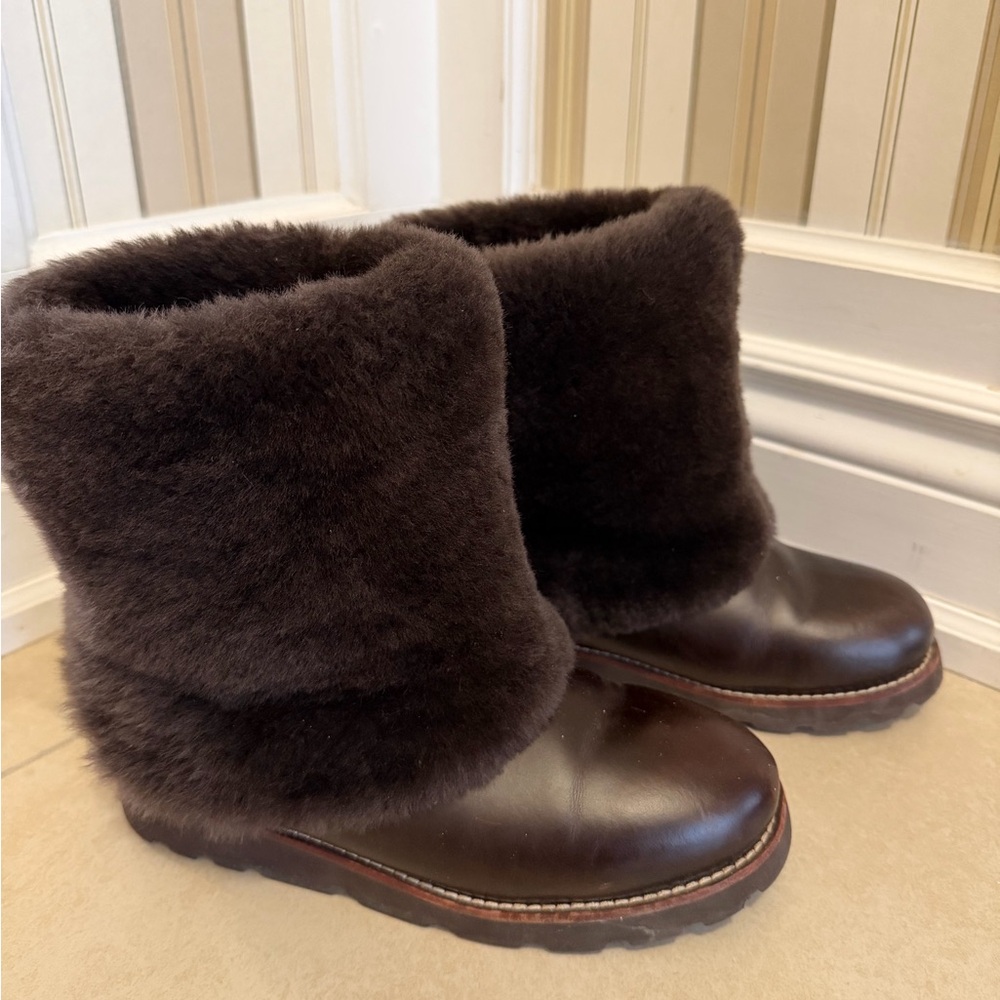 Ladies Maylin UGG warm boots in Chocolate Brown leather size 8 (size 39)